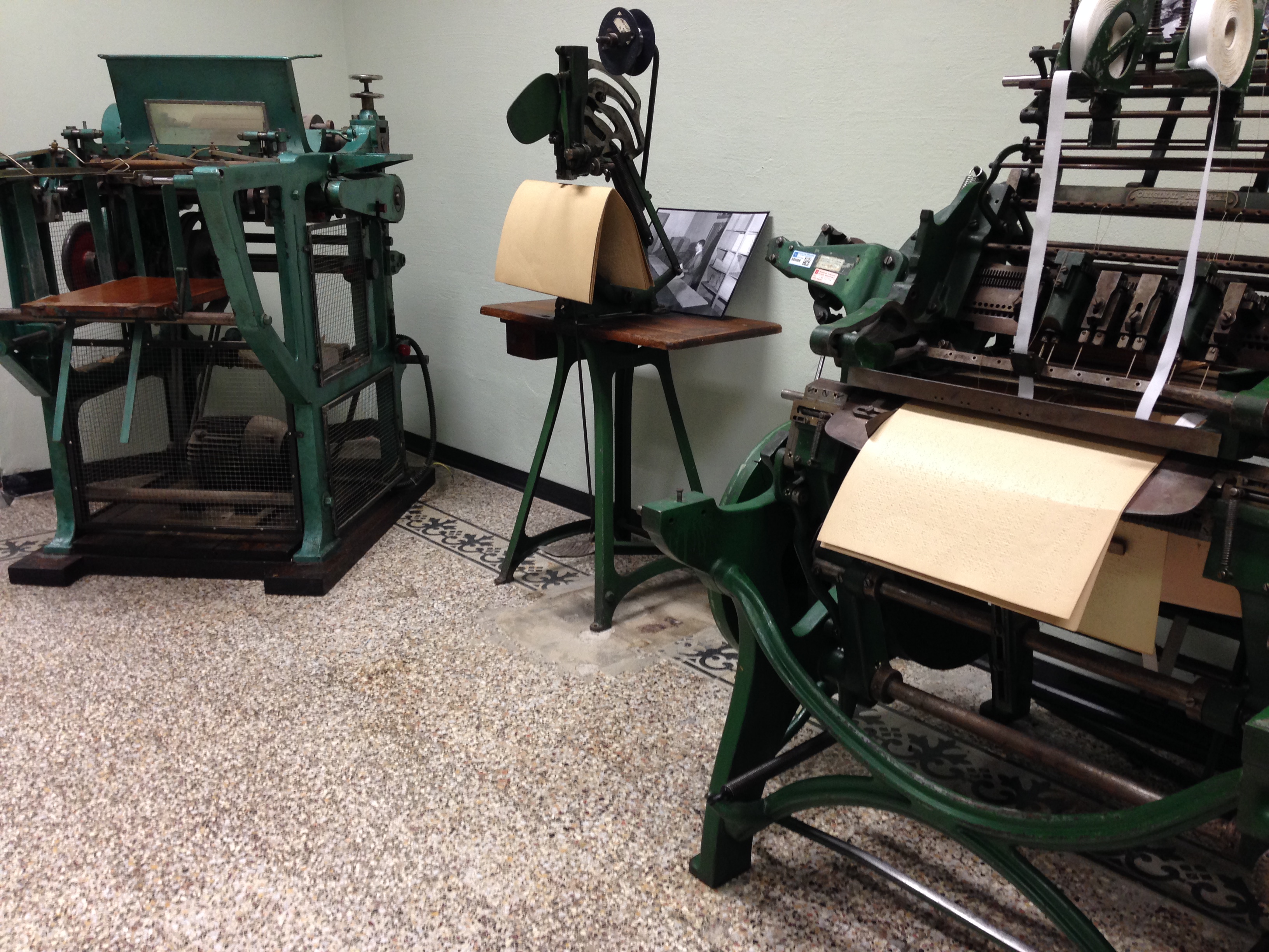 Vecchi macchinari per la stampa in braille